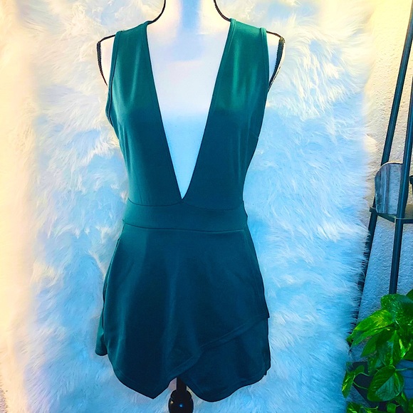 Charlotte Russe Deep V-neck Plunge Romper Size M - Picture 1 of 7